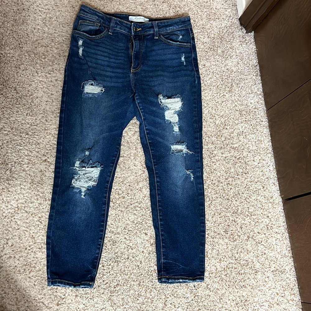 KanCan size 28 distressed ankle jeans